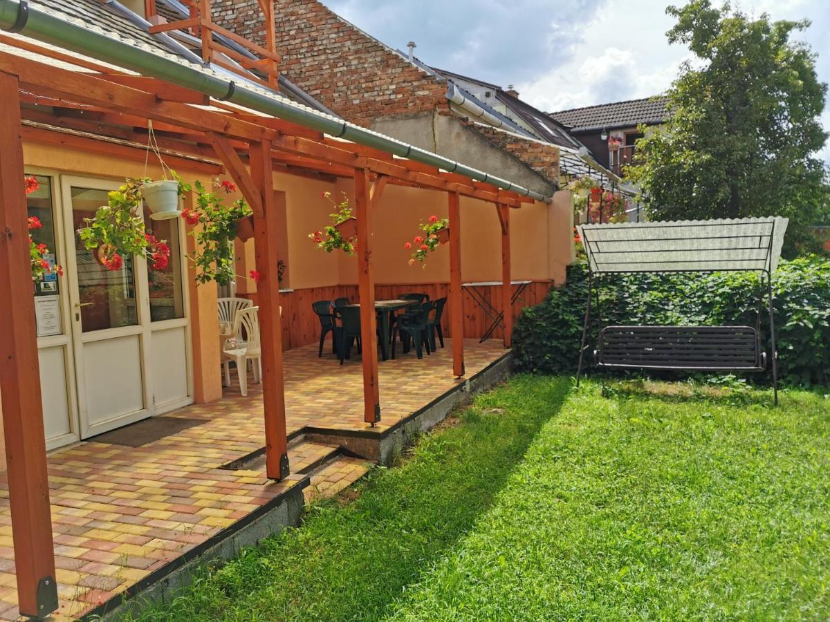 Kis Rigo Vendeghaz 호텔 Salgótarján 외부 사진